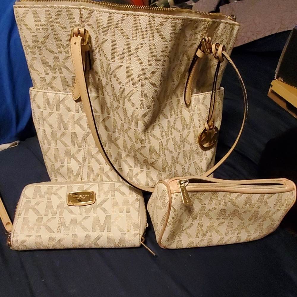 Michael Kors Signature Jet Set Tote Bag Set